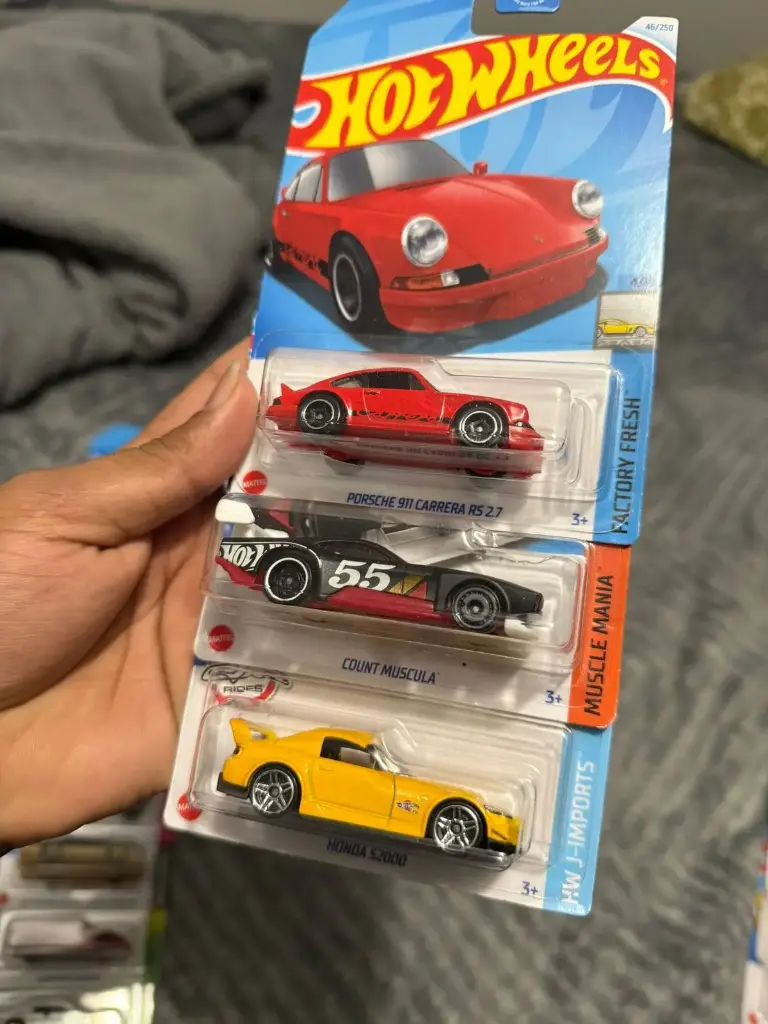 Hot Wheels HXP85 Basic Car,