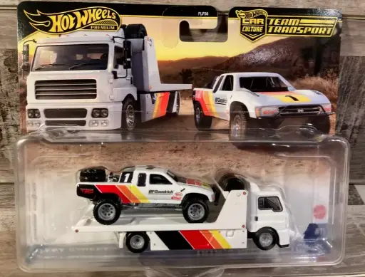 Hot Wheels Car Culture Team Transport #71 Fleet Street Toyota Off-Road Truck
